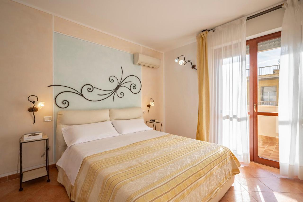 Lola Piccolo Hotel E Appartamenti Марина-ди-Гроссето Экстерьер фото