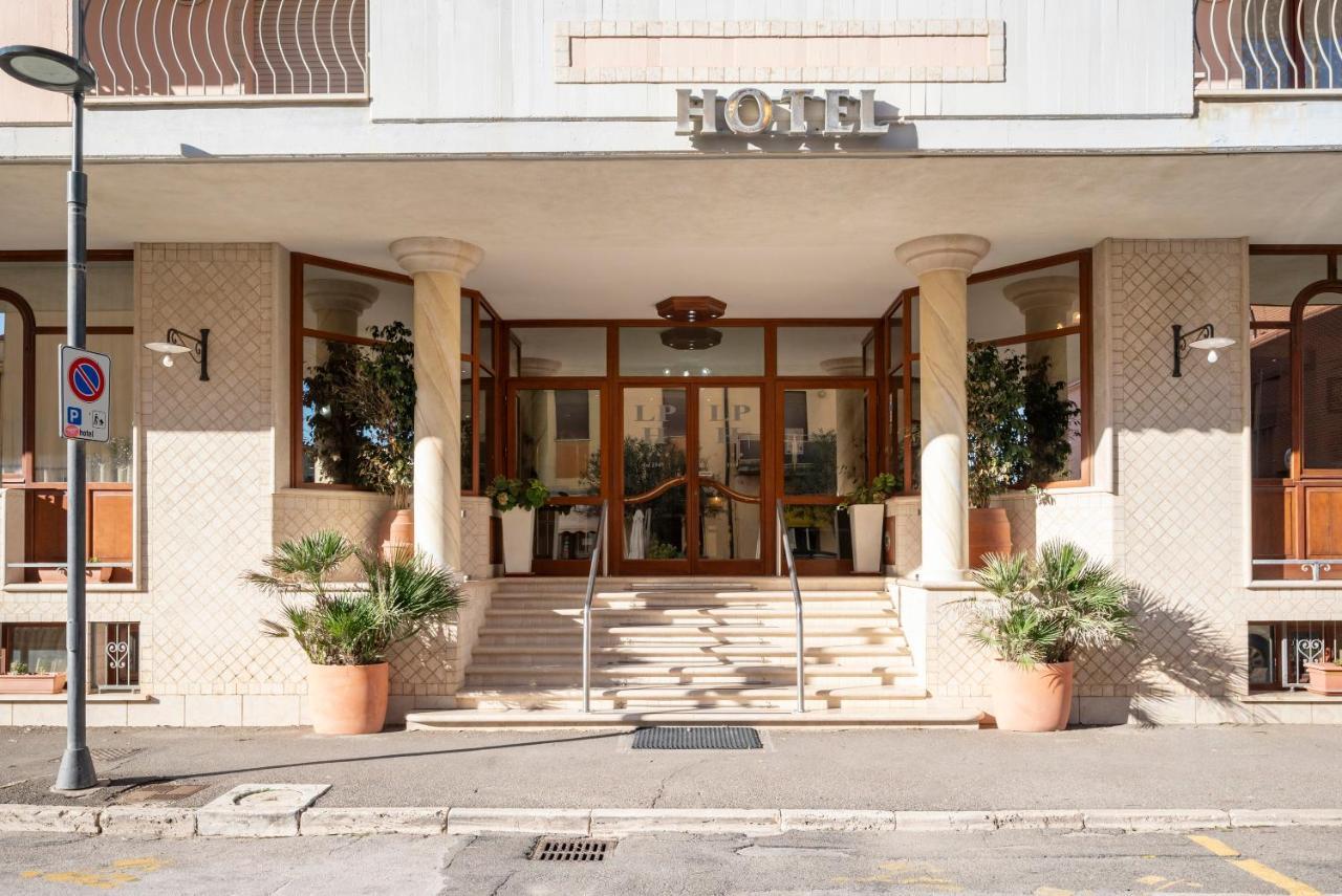 Lola Piccolo Hotel E Appartamenti Марина-ди-Гроссето Экстерьер фото