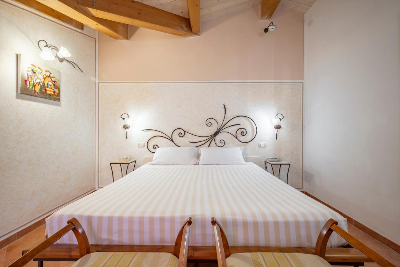 Lola Piccolo Hotel E Appartamenti Марина-ди-Гроссето Экстерьер фото
