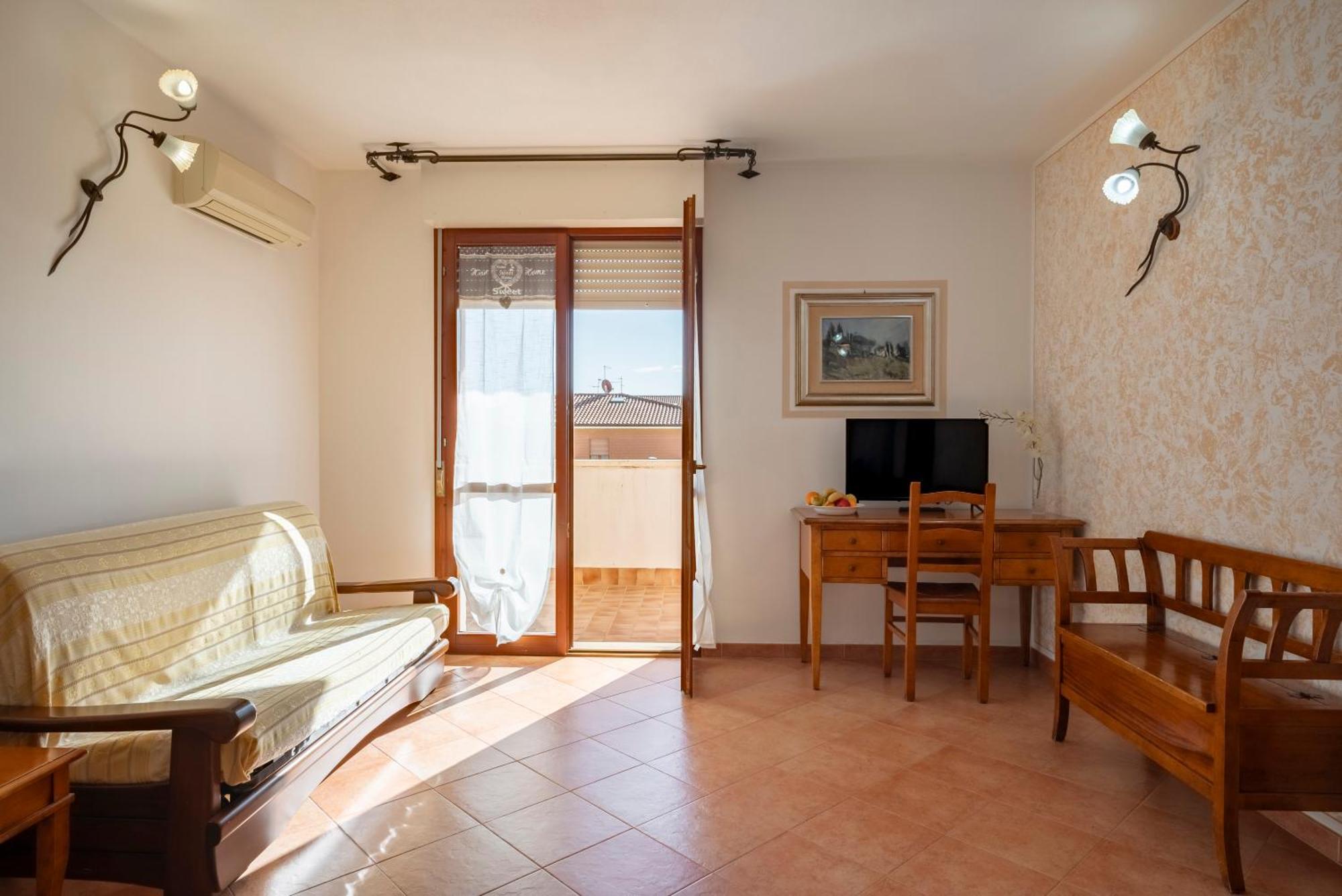Lola Piccolo Hotel E Appartamenti Марина-ди-Гроссето Экстерьер фото