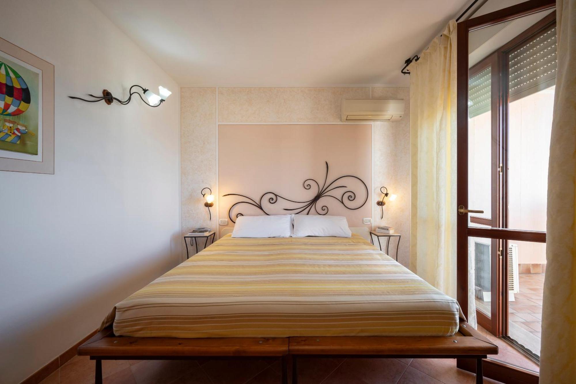 Lola Piccolo Hotel E Appartamenti Марина-ди-Гроссето Экстерьер фото