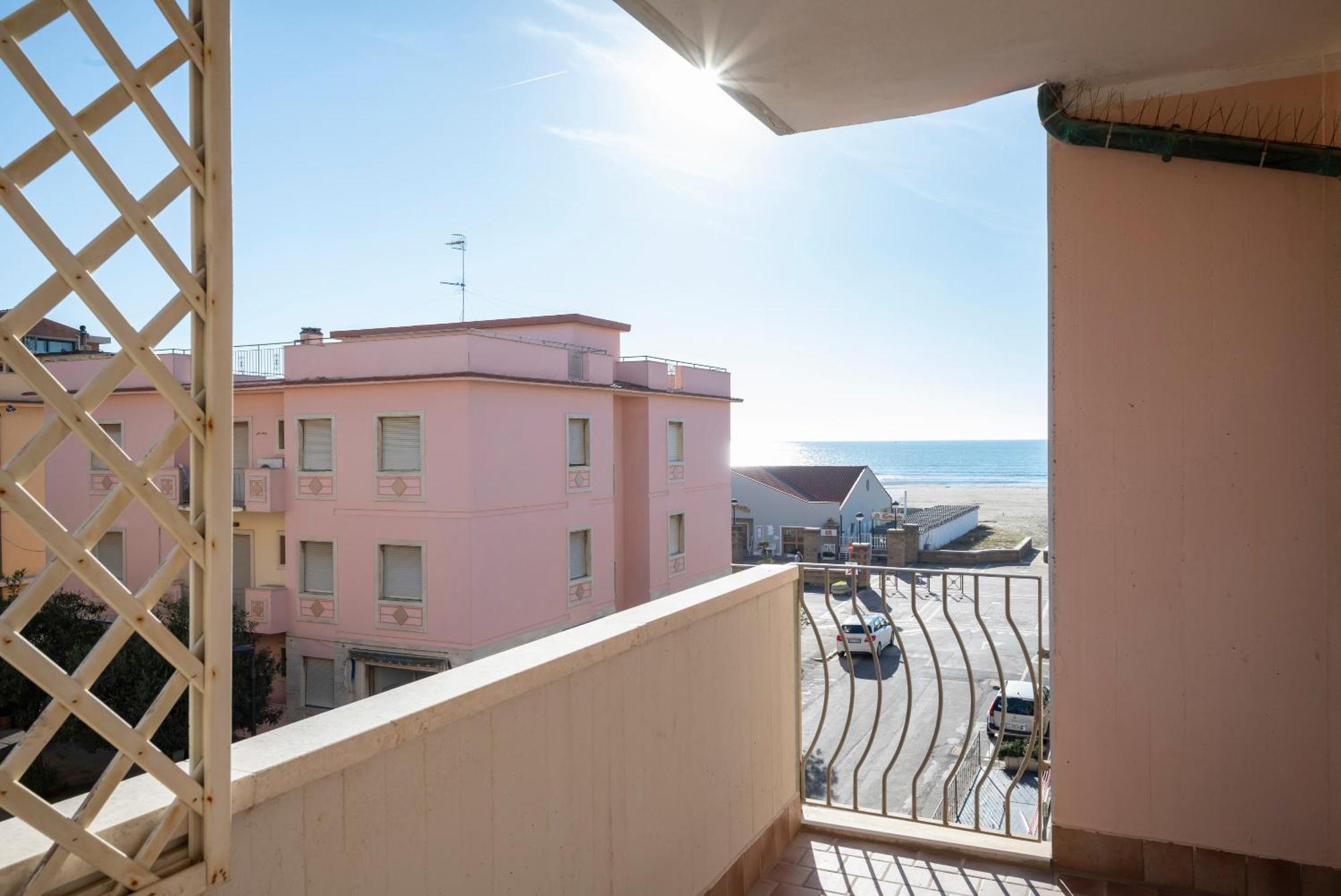 Lola Piccolo Hotel E Appartamenti Марина-ди-Гроссето Экстерьер фото