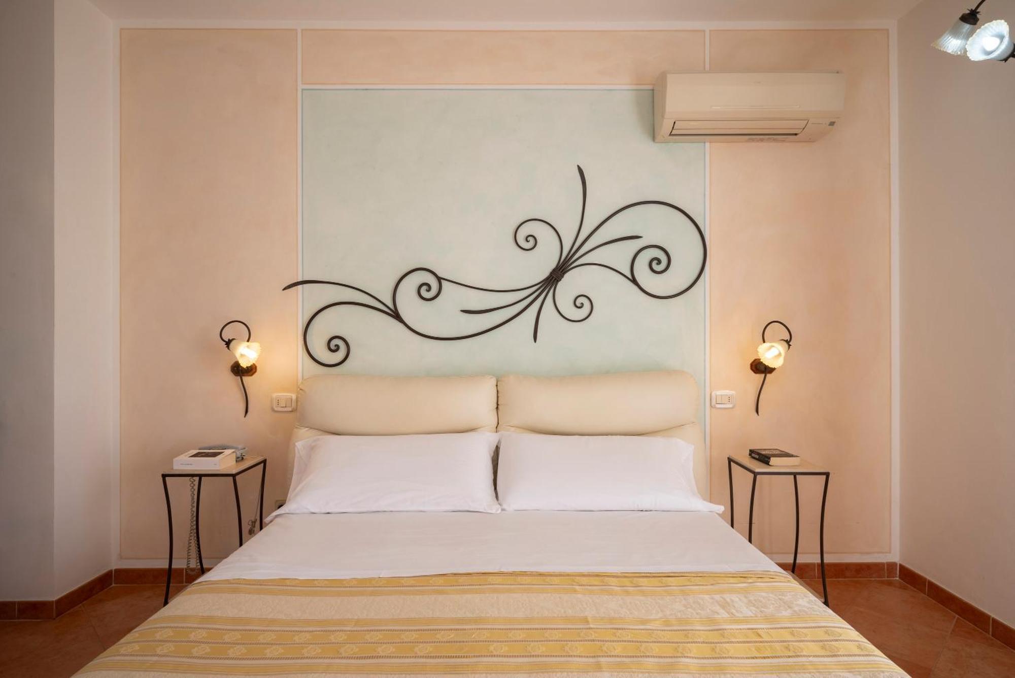 Lola Piccolo Hotel E Appartamenti Марина-ди-Гроссето Экстерьер фото