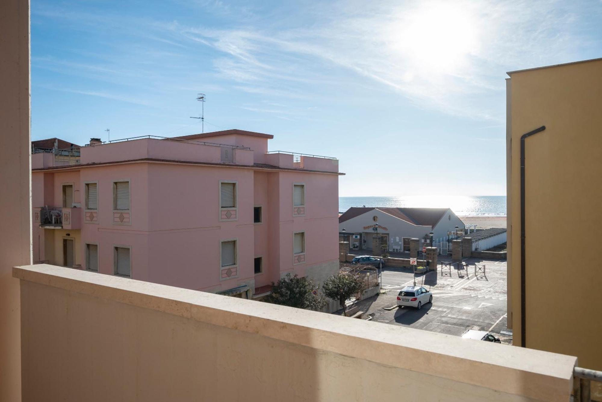 Lola Piccolo Hotel E Appartamenti Марина-ди-Гроссето Экстерьер фото