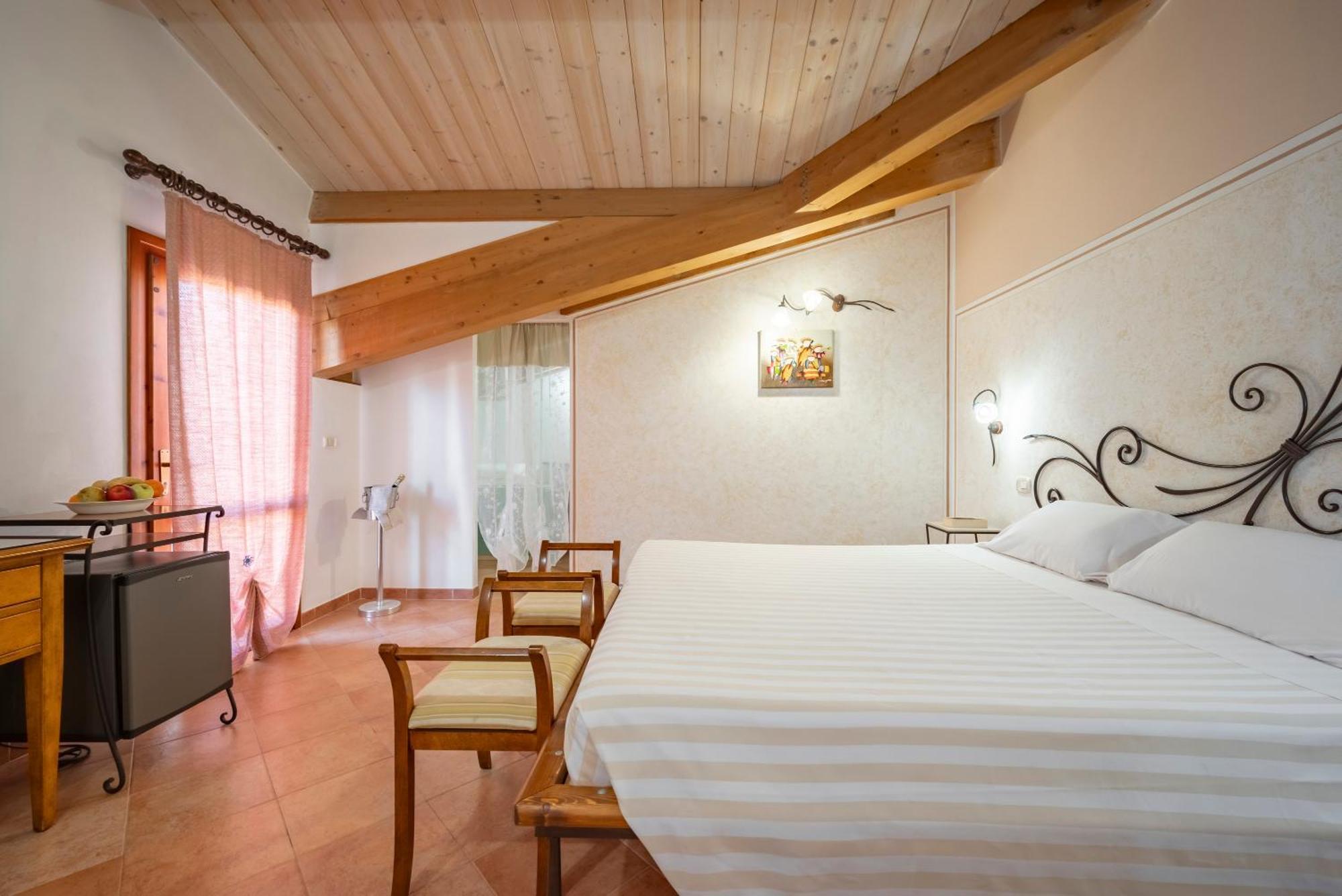 Lola Piccolo Hotel E Appartamenti Марина-ди-Гроссето Экстерьер фото