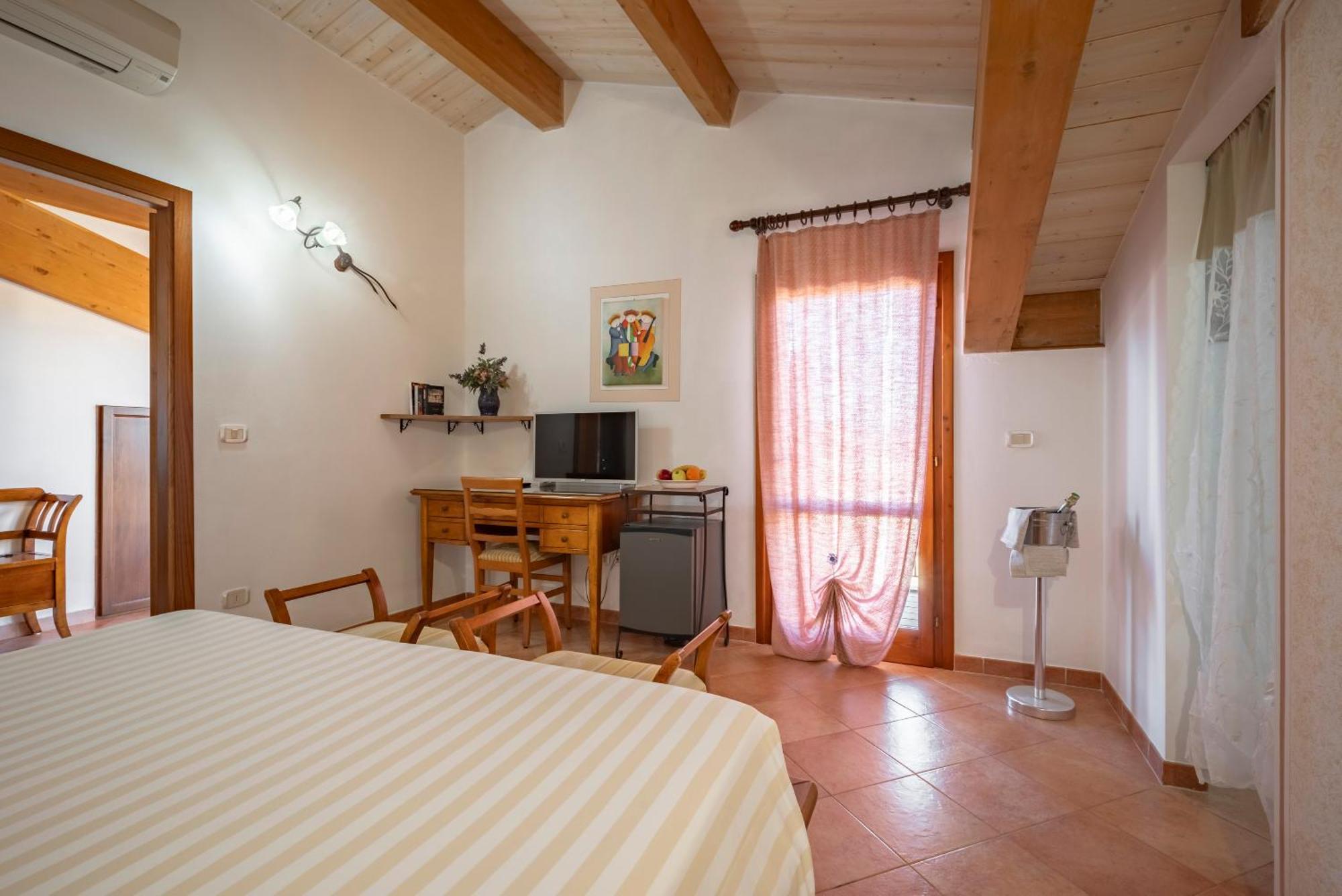 Lola Piccolo Hotel E Appartamenti Марина-ди-Гроссето Экстерьер фото
