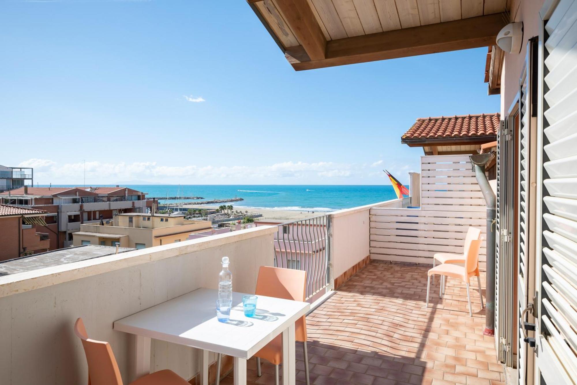 Lola Piccolo Hotel E Appartamenti Марина-ди-Гроссето Экстерьер фото