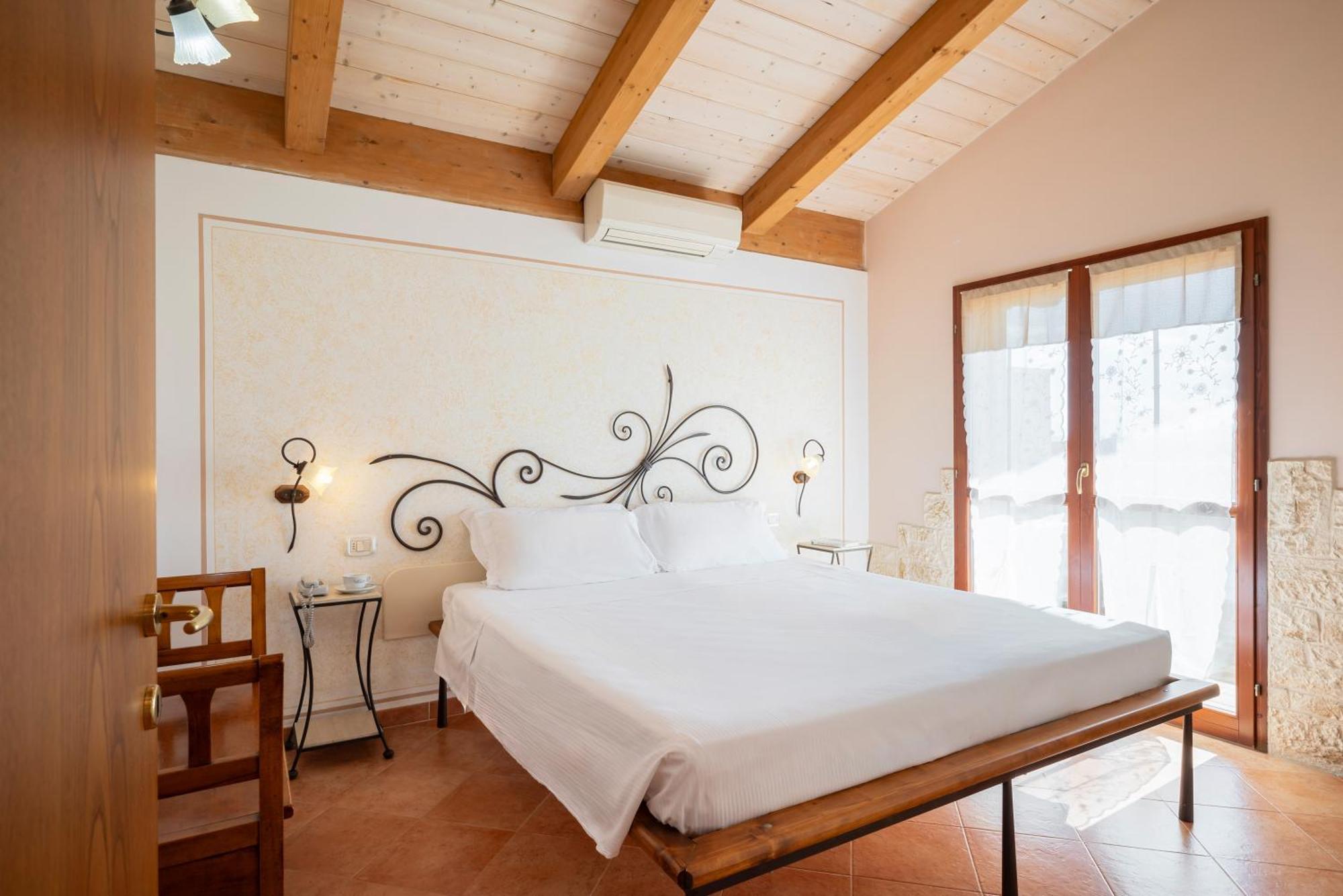 Lola Piccolo Hotel E Appartamenti Марина-ди-Гроссето Экстерьер фото