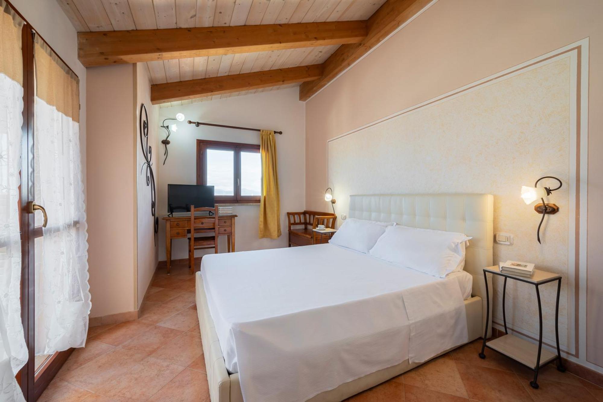 Lola Piccolo Hotel E Appartamenti Марина-ди-Гроссето Экстерьер фото