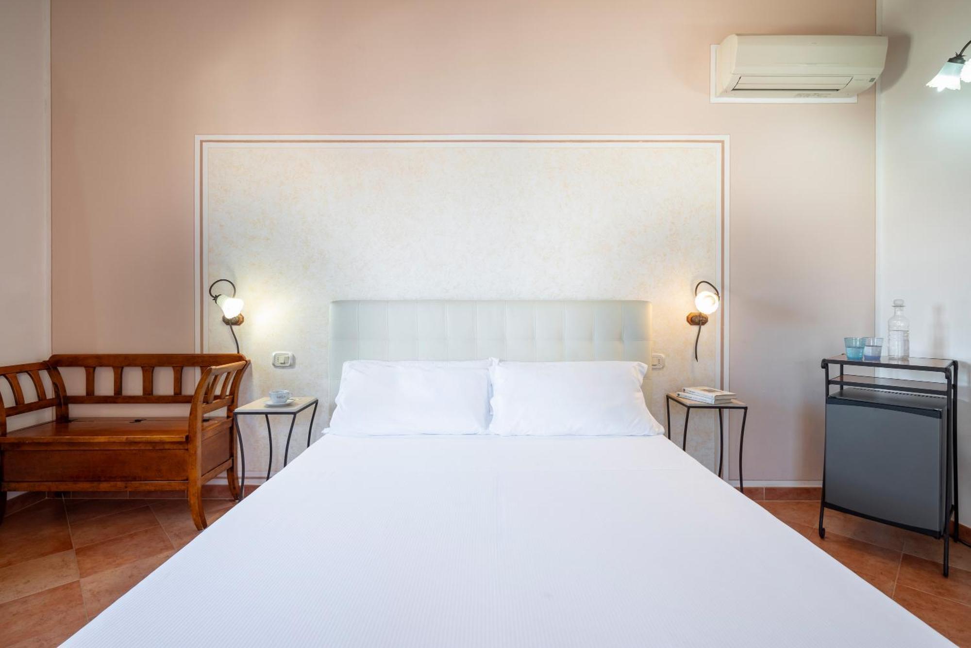 Lola Piccolo Hotel E Appartamenti Марина-ди-Гроссето Экстерьер фото