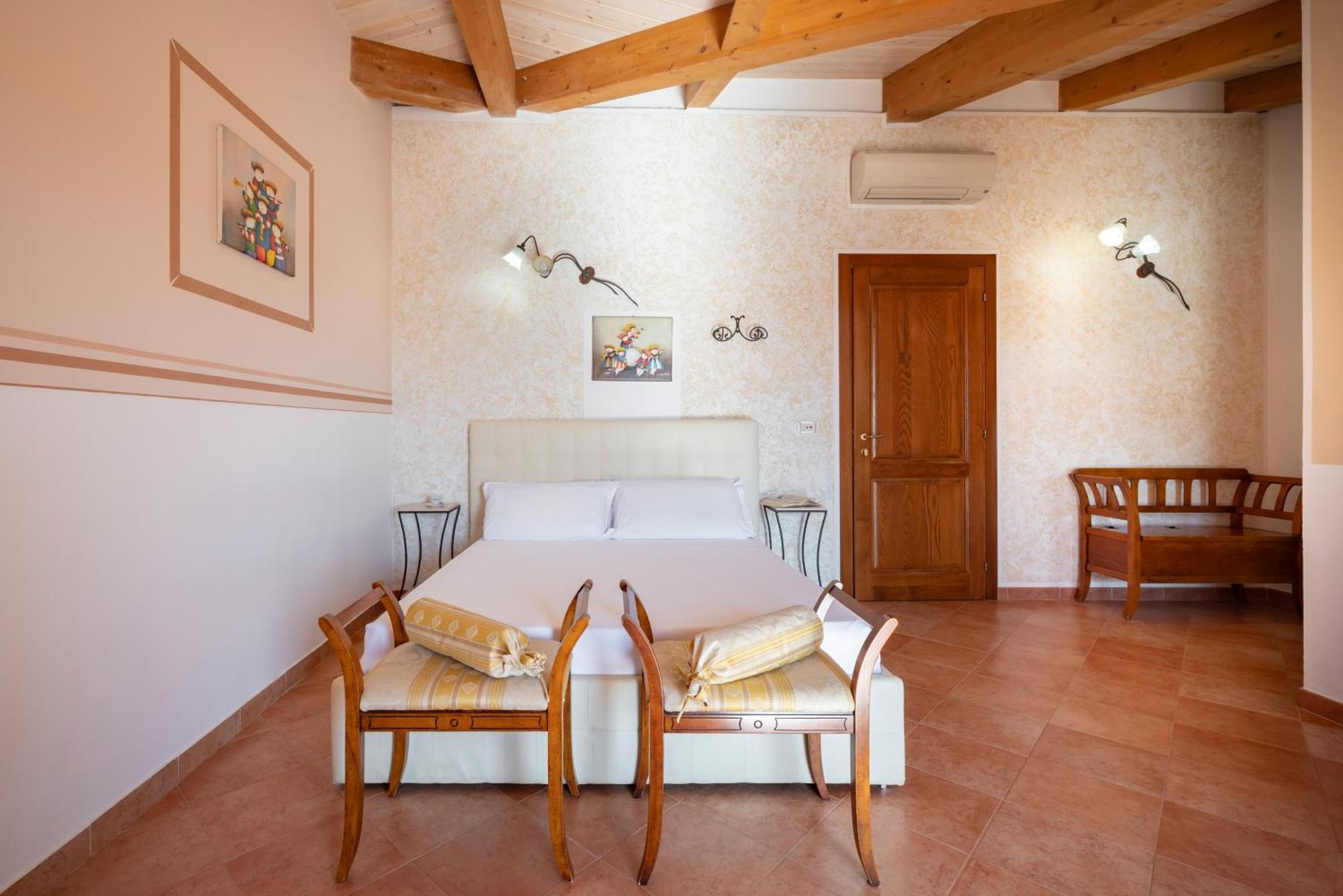 Lola Piccolo Hotel E Appartamenti Марина-ди-Гроссето Экстерьер фото